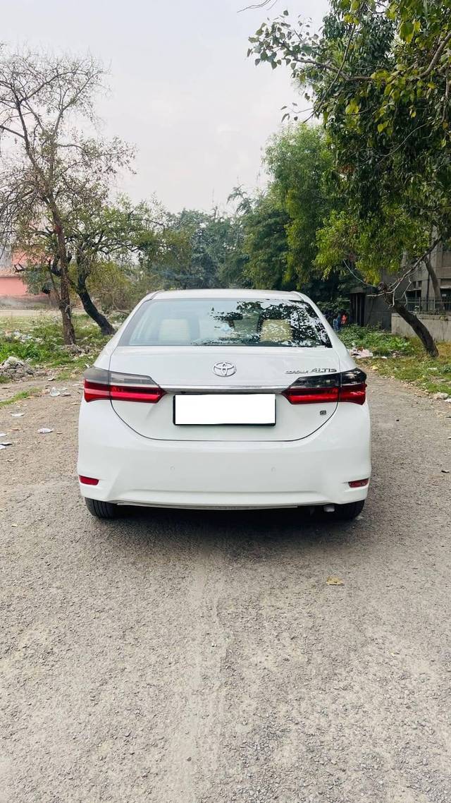 https://images10.gaadi.com/usedcar_image/4535326/original/processed_0d84f105aca4a7abccfa8942d102afac.jpg?imwidth=6401