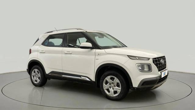 https://images10.gaadi.com/usedcar_image/4535330/original/e8d049c3264ed74cfec33b454172b64f.jpg?imwidth=6400