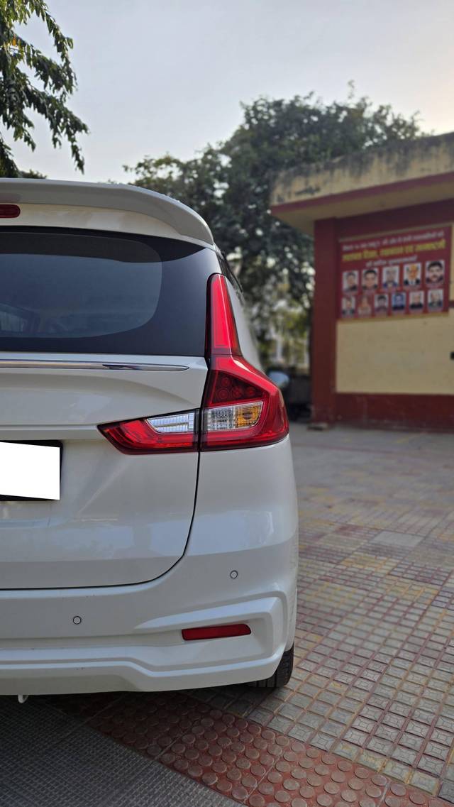 https://images10.gaadi.com/usedcar_image/4535337/original/processed_ddb1ea7a5e9ac84ec06e50341a98c95e.jpg?imwidth=6401
