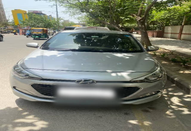 https://images10.gaadi.com/usedcar_image/4535339/original/a17402c6-2753-4041-83fe-3bb2d33097c5.?imwidth=6400