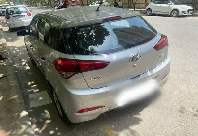 https://images10.gaadi.com/usedcar_image/4535339/original/af891551-3b31-4966-a4d4-5dc12b62012e.?imwidth=6401