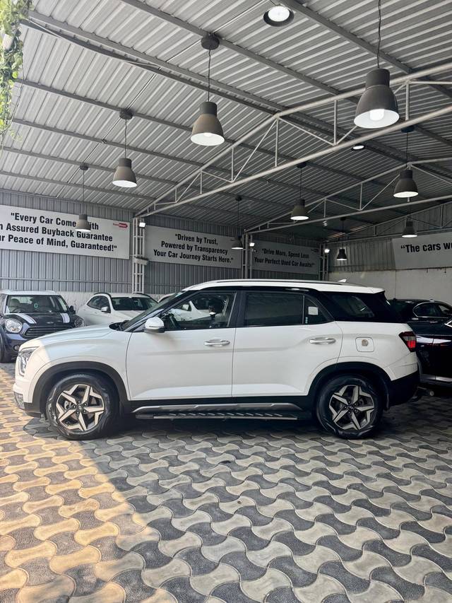 https://images10.gaadi.com/usedcar_image/4535347/original/processed_dafa04363a56f06a6225632cf69406b2.jpg?imwidth=6402