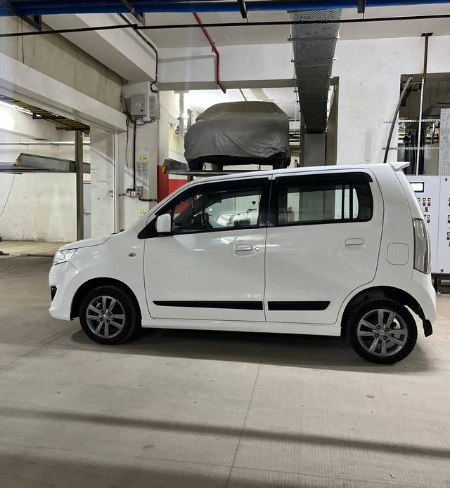https://images10.gaadi.com/usedcar_image/4535355/original/processed_8a1ff02bcd44d3778f74cc391a0708b7.jpeg?imwidth=6402
