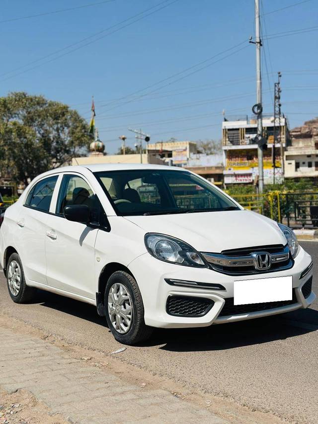 https://images10.gaadi.com/usedcar_image/4535358/original/processed_39895c165610429bb0f56c8b8741dee6.jpg?imwidth=6400