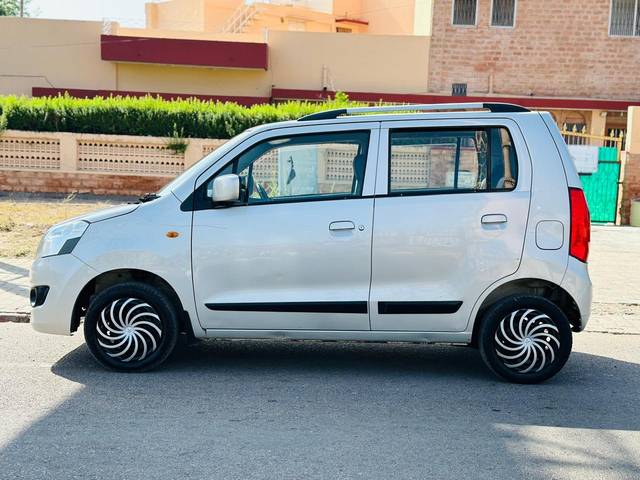https://images10.gaadi.com/usedcar_image/4535364/original/185820b53cec1172d89a50ef02c2bf9e.jpg?imwidth=6402