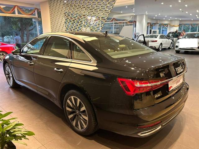 https://images10.gaadi.com/usedcar_image/4535365/original/processed_6a16bda1f2fe51d4088021fdfba3cde5.jpeg?imwidth=6402