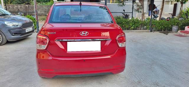 https://images10.gaadi.com/usedcar_image/4535399/original/processed_db56d8a12ebc9b97346d94fa9583fd9a.jpg?imwidth=6402