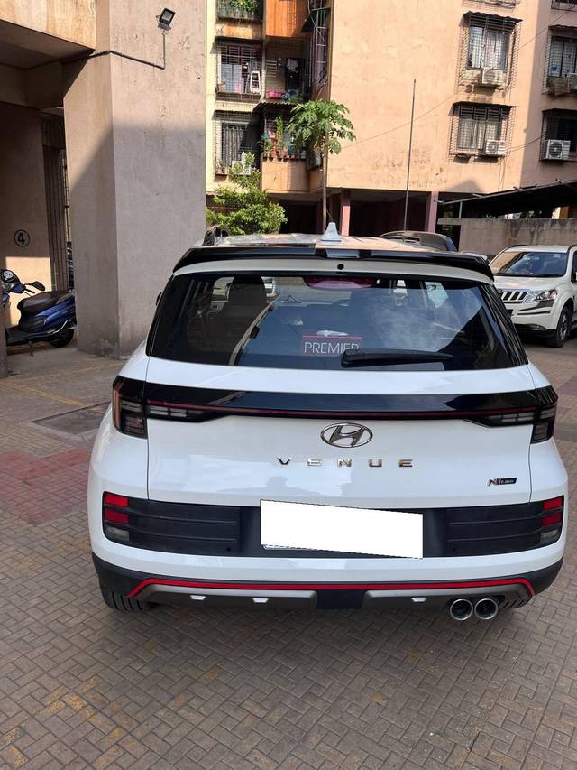 https://images10.gaadi.com/usedcar_image/4535405/original/processed_8d3972f0-8ce8-4d0a-8cda-24e9507f3003.jpg?imwidth=6400