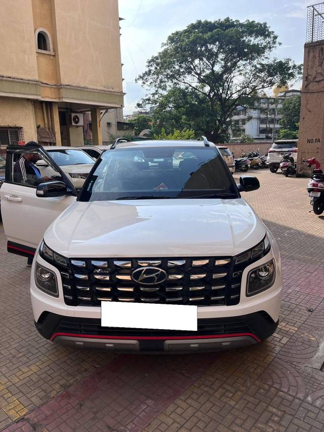 https://images10.gaadi.com/usedcar_image/4535405/original/processed_f7c17085-412d-40c8-a5f5-e38e0685abc4.jpg?imwidth=6402