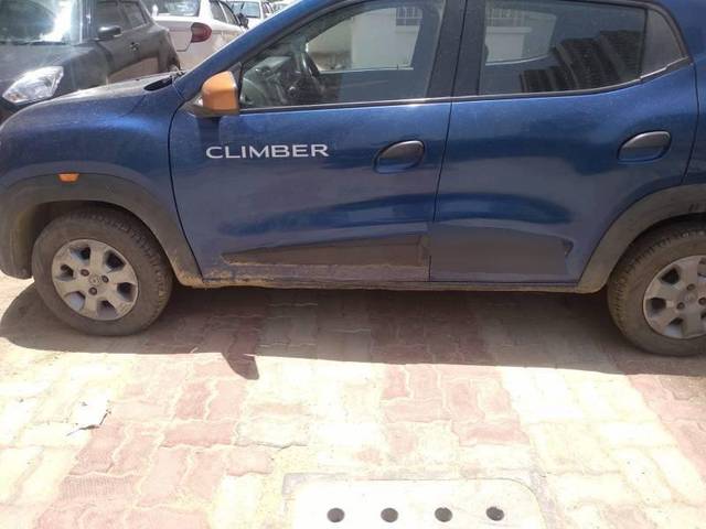 https://images10.gaadi.com/usedcar_image/4535421/original/processed_088e2641-032c-49ff-88bb-e468666d9a0a.jpg?imwidth=6402