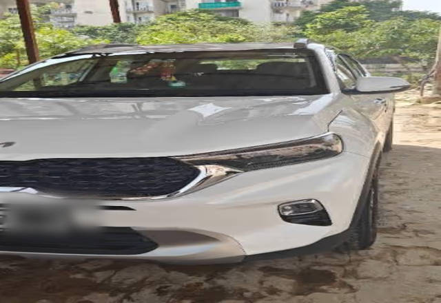 https://images10.gaadi.com/usedcar_image/4535436/original/521ba13c-766e-45b2-9850-922d2a61a883.?imwidth=6402