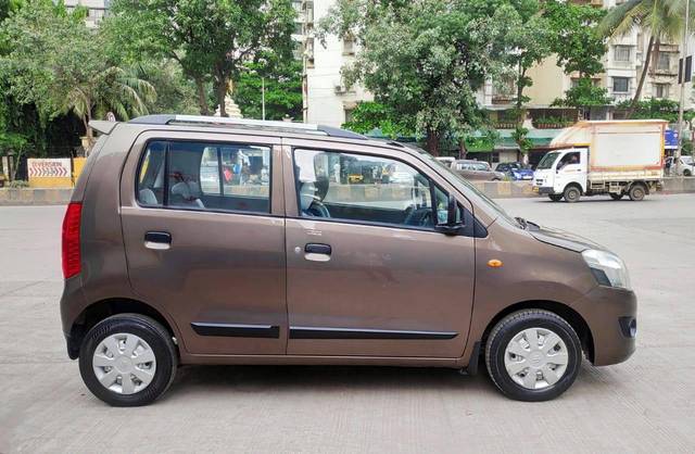 https://images10.gaadi.com/usedcar_image/4535447/original/processed_4abf9d3445fee20910ccfbd5e8610054.jpg?imwidth=6401