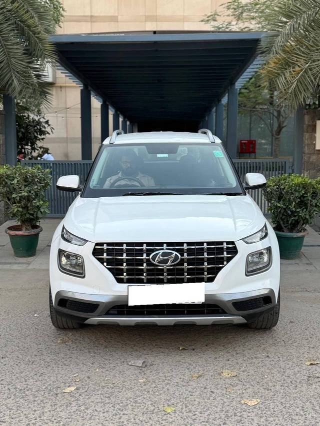 https://images10.gaadi.com/usedcar_image/4535454/original/processed_24745b38b83179334d0ab106322813e8.jpg?imwidth=6400