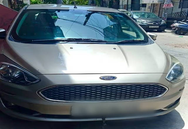 https://images10.gaadi.com/usedcar_image/4535460/original/d8f975c1-02d6-4340-b0fd-43e25768c625.?imwidth=6400