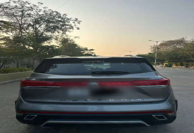 https://images10.gaadi.com/usedcar_image/4535468/original/59dcfaaa-cc97-460f-8df3-e40099eb1a12.?imwidth=6402