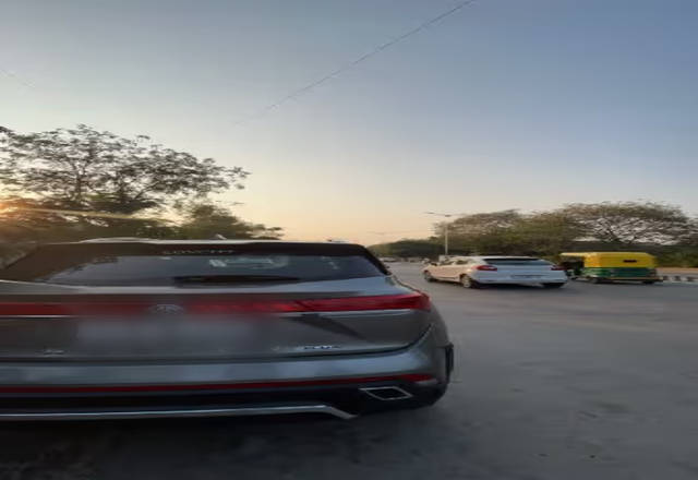 https://images10.gaadi.com/usedcar_image/4535468/original/9b138064-043c-4f20-952f-3d036f39b76d.?imwidth=6401