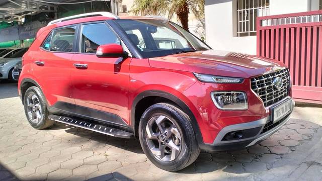 https://images10.gaadi.com/usedcar_image/4535471/original/processed_325fde2cb8012905a413e9bda5ec1188.jpg?imwidth=6400
