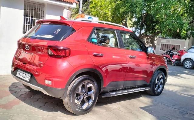 https://images10.gaadi.com/usedcar_image/4535471/original/processed_8e8c47d9063764a2c6402bc59cd879a9.jpg?imwidth=6402