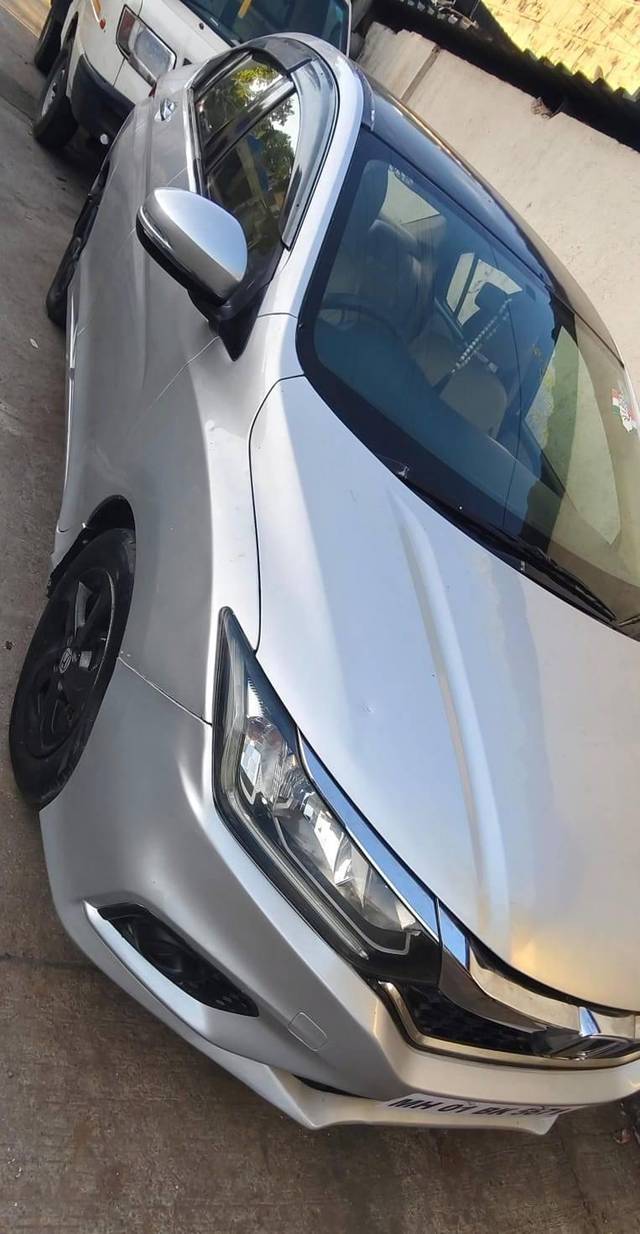 https://images10.gaadi.com/usedcar_image/4535488/original/processed_e50f9a8e8c061dd6c28dc146962303e8.jpg?imwidth=6402