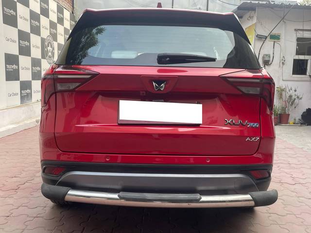 https://images10.gaadi.com/usedcar_image/4535496/original/processed_a555e61f6c077288dab2b1a3ed51b4ad.jpg?imwidth=6402