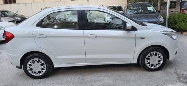 https://images10.gaadi.com/usedcar_image/4535499/original/processed_78ebb4c925e538895c0e391e756cfb5f.jpg?imwidth=6401
