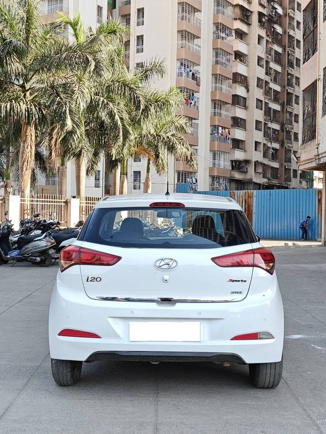 https://images10.gaadi.com/usedcar_image/4535502/original/processed_7dea0d37-fb12-40ee-81d9-021e98cfb9ec.jpg?imwidth=6402