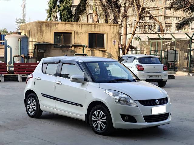 https://images10.gaadi.com/usedcar_image/4535504/original/processed_22424421-a77a-4e37-93ba-137add39ccaf.jpg?imwidth=6400