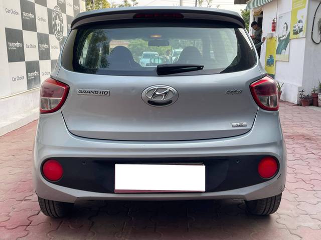 https://images10.gaadi.com/usedcar_image/4535526/original/processed_42664c75aecd2c99bc79135c16d0a36f.jpg?imwidth=6402