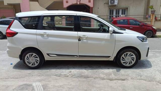 https://images10.gaadi.com/usedcar_image/4535616/original/processed_be1b0542836ed4af3a8754674b3c4dee.jpg?imwidth=6401