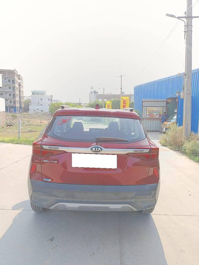 https://images10.gaadi.com/usedcar_image/4535618/original/processed_b609cf832c91a1fcce673ad01e0f69dd.jpg?imwidth=6402