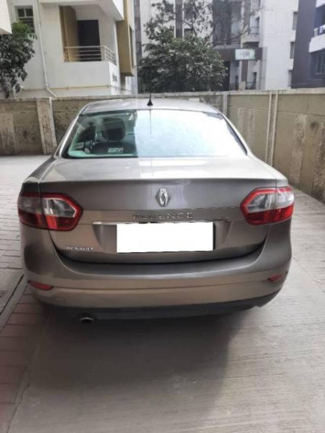 https://images10.gaadi.com/usedcar_image/4535619/original/processed_a5bde83a-d857-45e6-b308-b37fd2f35f17.jpg?imwidth=6402