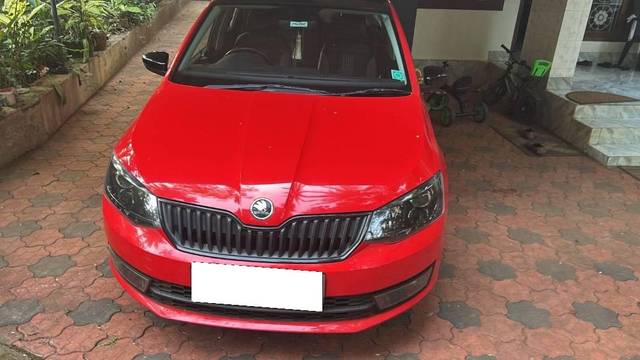 https://images10.gaadi.com/usedcar_image/4535625/original/processed_0c43700e-ab63-4cd9-85df-d727b55a098c.jpeg?imwidth=6400