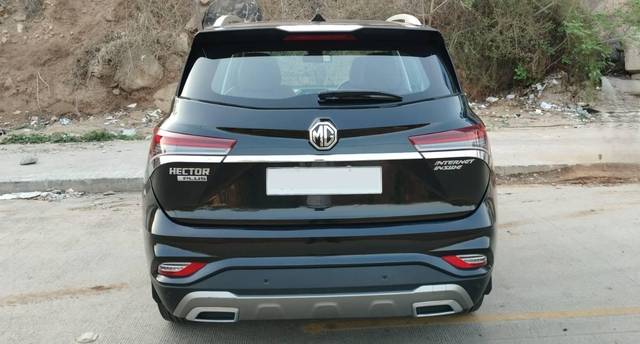 https://images10.gaadi.com/usedcar_image/4535630/original/processed_fcd88d199193bde1776bb05bc8f8badd.jpg?imwidth=6402