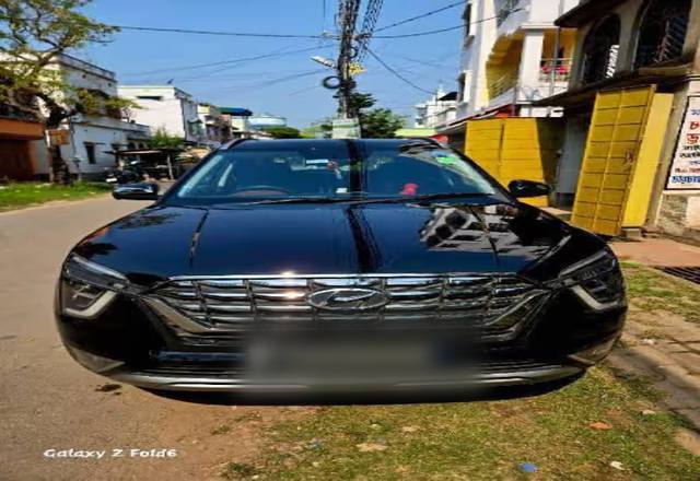 https://images10.gaadi.com/usedcar_image/4535640/original/bf6b1723-0a27-4218-8701-93b89c2b50b2.?imwidth=6400