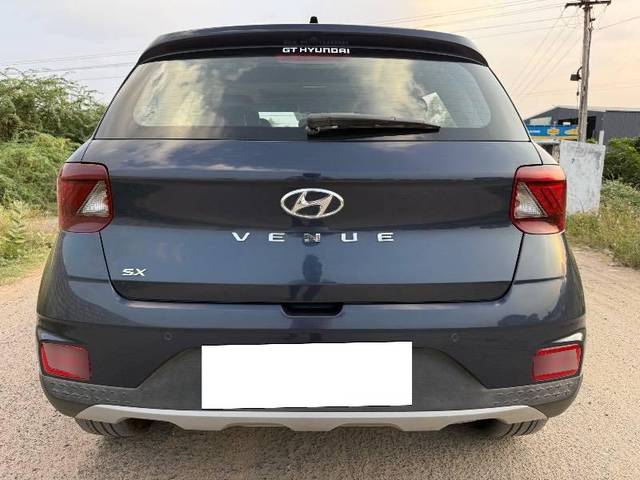 https://images10.gaadi.com/usedcar_image/4535699/original/processed_3fc861e2-1b57-4f44-8bb5-4b443fe7718e.jpeg?imwidth=6402