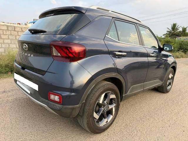 https://images10.gaadi.com/usedcar_image/4535699/original/processed_b2e5a263-326a-4029-93f1-f0f620759db6.jpeg?imwidth=6401