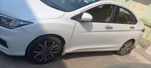 https://images10.gaadi.com/usedcar_image/4535715/original/processed_20783815-b23a-4a88-883e-63e4c75dd9f1.jpeg?imwidth=6400