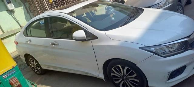 https://images10.gaadi.com/usedcar_image/4535715/original/processed_f9808ef5-a666-40e2-8d42-d0416a0c0a66.jpeg?imwidth=6401