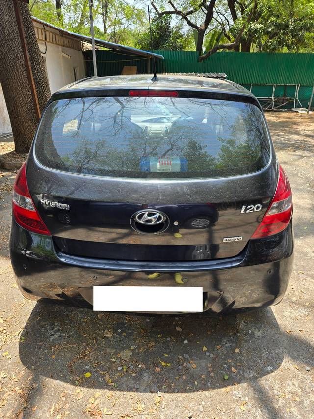 https://images10.gaadi.com/usedcar_image/4535758/original/processed_d67ca45ad529b11b5296464c133bb0f7.jpg?imwidth=6401
