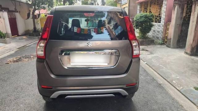https://images10.gaadi.com/usedcar_image/4535761/original/processed_689838c2-7051-43a9-98a6-0263e770c229.jpg?imwidth=6402