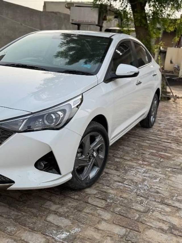https://images10.gaadi.com/usedcar_image/4535767/original/processed_5ed89f1f-d6c4-482f-9780-4850e55fdcd3.jpeg?imwidth=6401