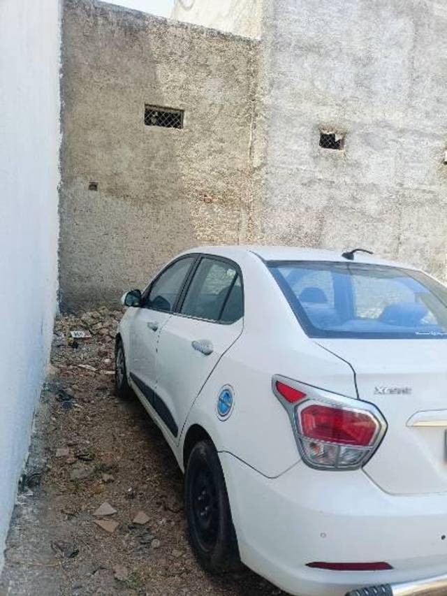 https://images10.gaadi.com/usedcar_image/4535774/original/processed_63cf2d87-fb05-4e33-bdd4-d7b167d8fe22.jpg?imwidth=6402