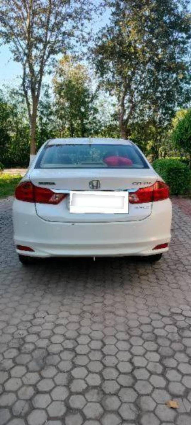 https://images10.gaadi.com/usedcar_image/4535783/original/processed_processed_92f62bb1-3f2c-4b73-b072-9f0290b58201.jpg?imwidth=6402