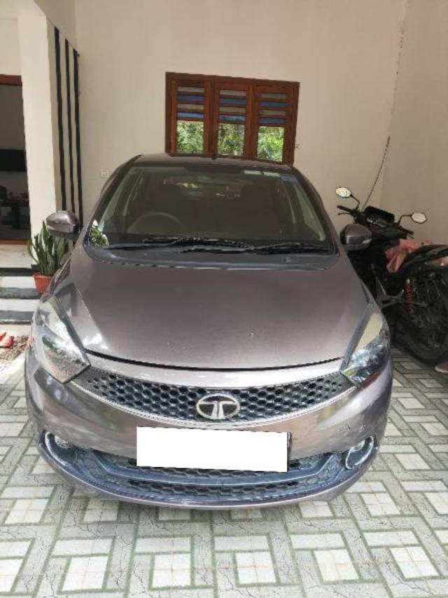 https://images10.gaadi.com/usedcar_image/4535796/original/processed_958bdb52-5b74-47cf-ba82-76b1a235d6ea.jpg?imwidth=6400
