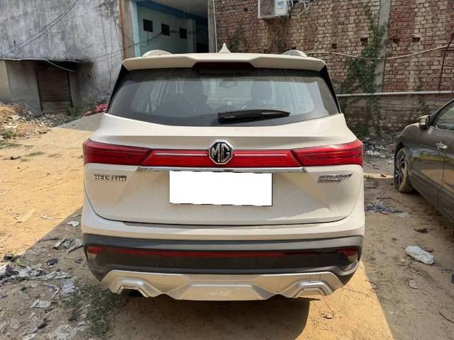 https://images10.gaadi.com/usedcar_image/4535801/original/processed_62184bb7-c751-4216-9798-f9740117118d.jpeg?imwidth=6401