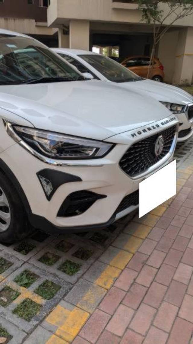 https://images10.gaadi.com/usedcar_image/4535837/original/processed_19941079-60f3-4549-968a-8041f2826bce.jpg?imwidth=6400