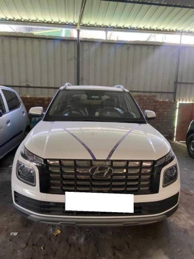 https://images10.gaadi.com/usedcar_image/4535838/original/processed_1f9f6ed8-9dba-440c-a328-846b461dee81.jpeg?imwidth=6401