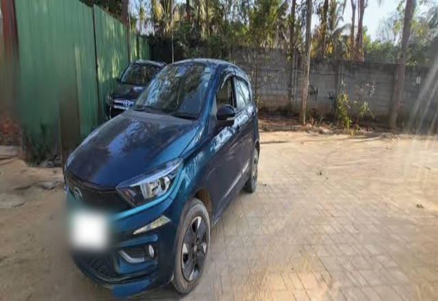 https://images10.gaadi.com/usedcar_image/4535841/original/a6cc4451-769b-4e43-af06-869bf2cbbc6e.?imwidth=6401