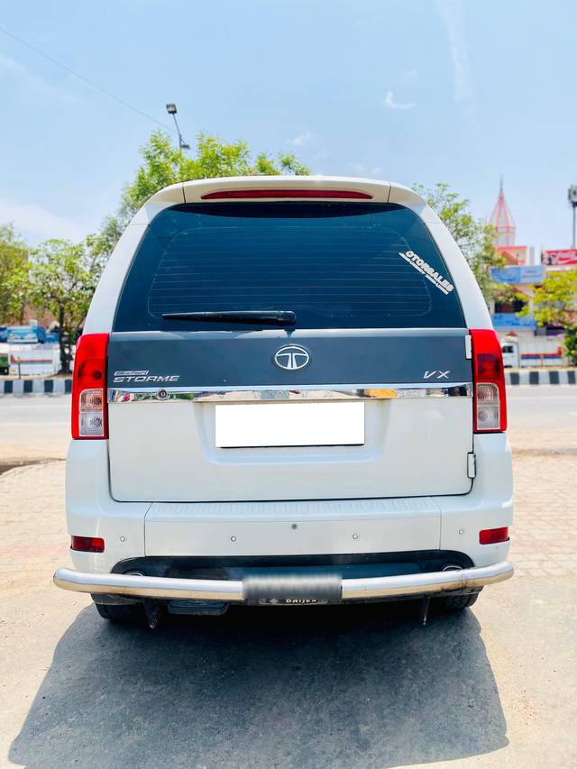 https://images10.gaadi.com/usedcar_image/4535845/original/processed_d7f7e2ef14727ed57bb97caaf91bcf90.jpg?imwidth=6402