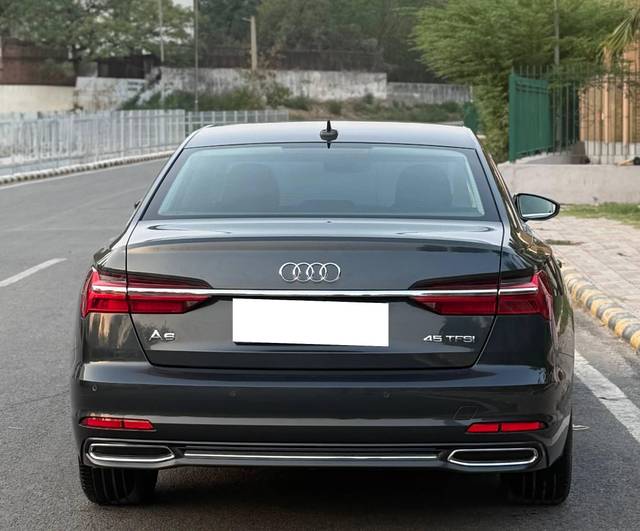 https://images10.gaadi.com/usedcar_image/4535851/original/processed_d666facfb65ed84b45bc41e36bfd34a7.jpeg?imwidth=6402